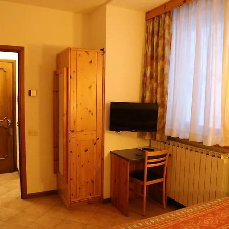 Hotel Dolomiti Passo del Tonale Exterior photo